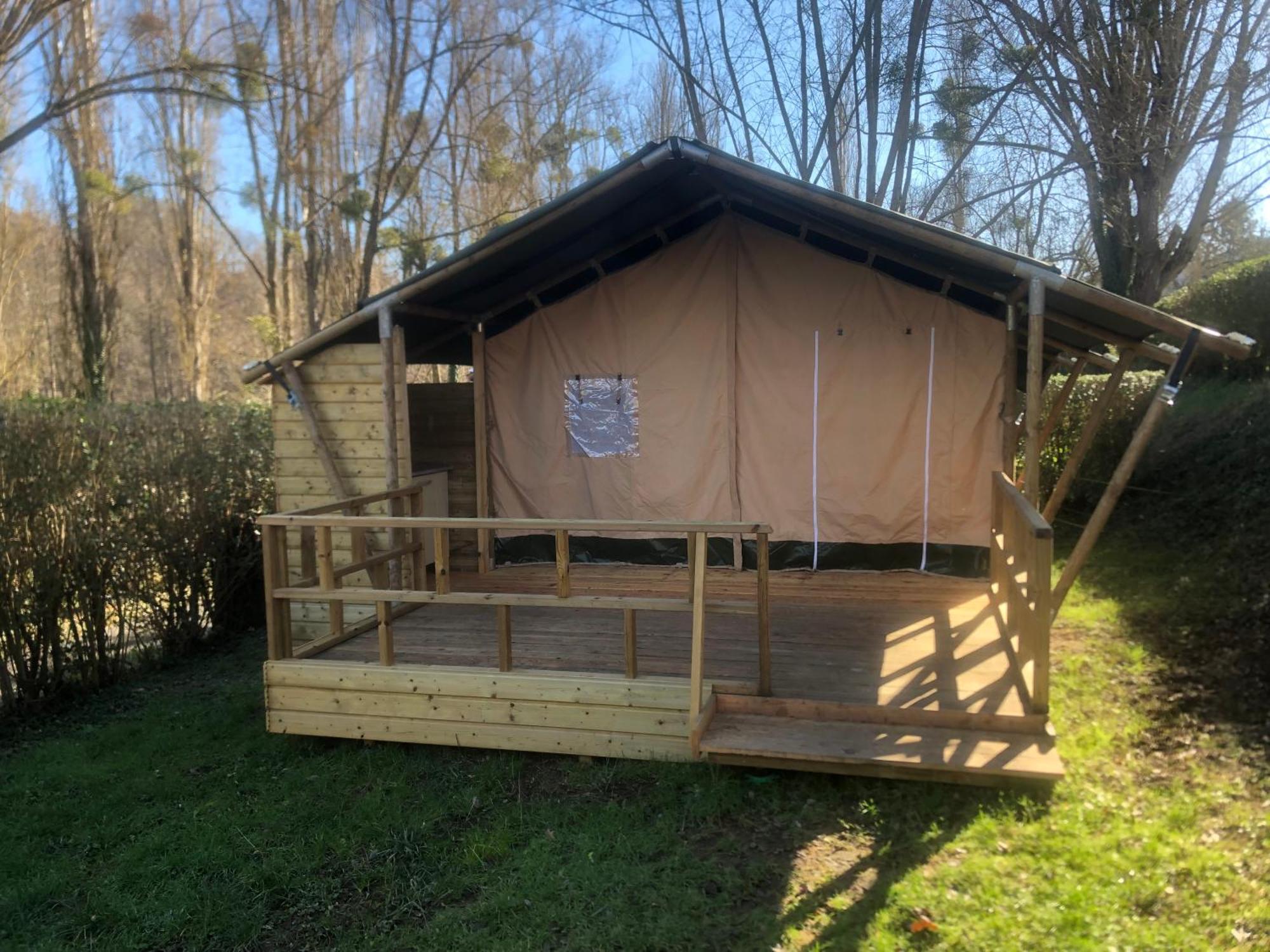 Camping Du Pont De St Gal Saint-Gal-sur-Sioule エクステリア 写真