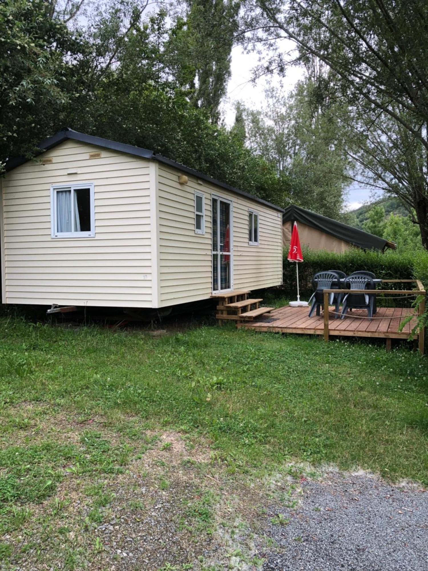 Camping Du Pont De St Gal Saint-Gal-sur-Sioule エクステリア 写真