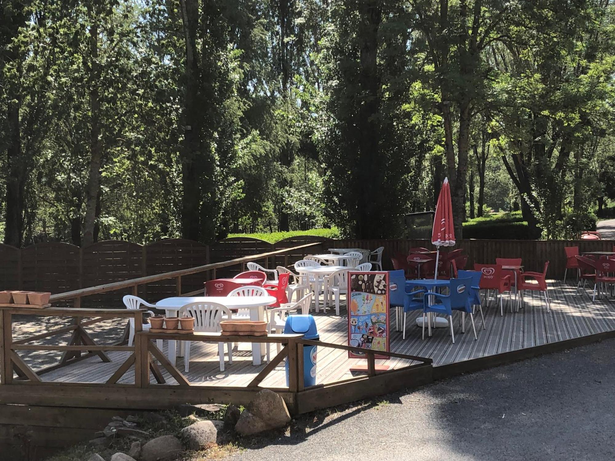 Camping Du Pont De St Gal Saint-Gal-sur-Sioule エクステリア 写真