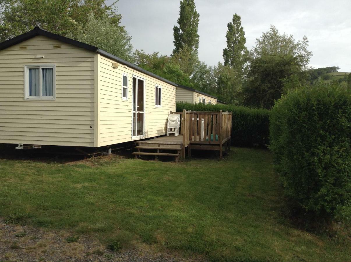 Camping Du Pont De St Gal Saint-Gal-sur-Sioule エクステリア 写真
