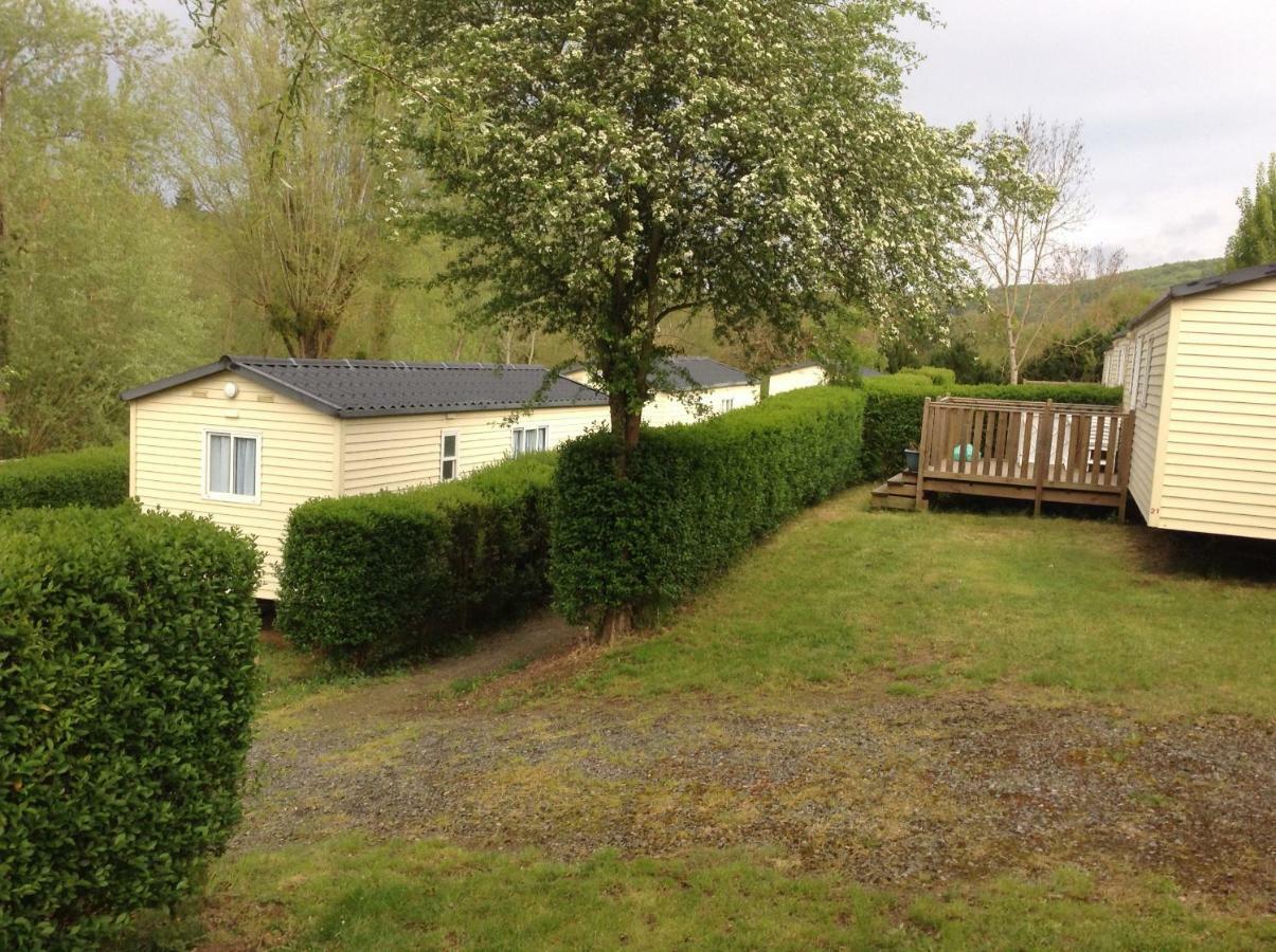 Camping Du Pont De St Gal Saint-Gal-sur-Sioule エクステリア 写真