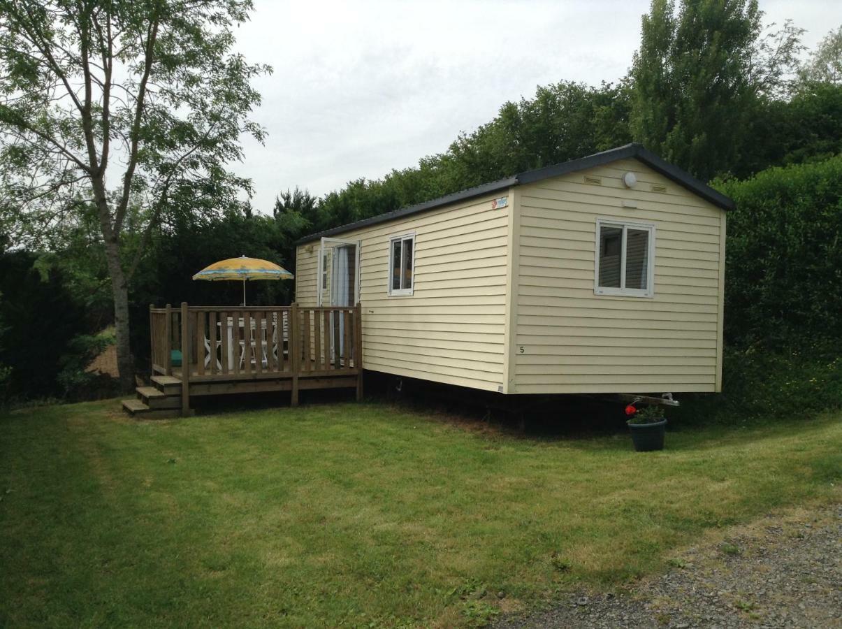 Camping Du Pont De St Gal Saint-Gal-sur-Sioule エクステリア 写真