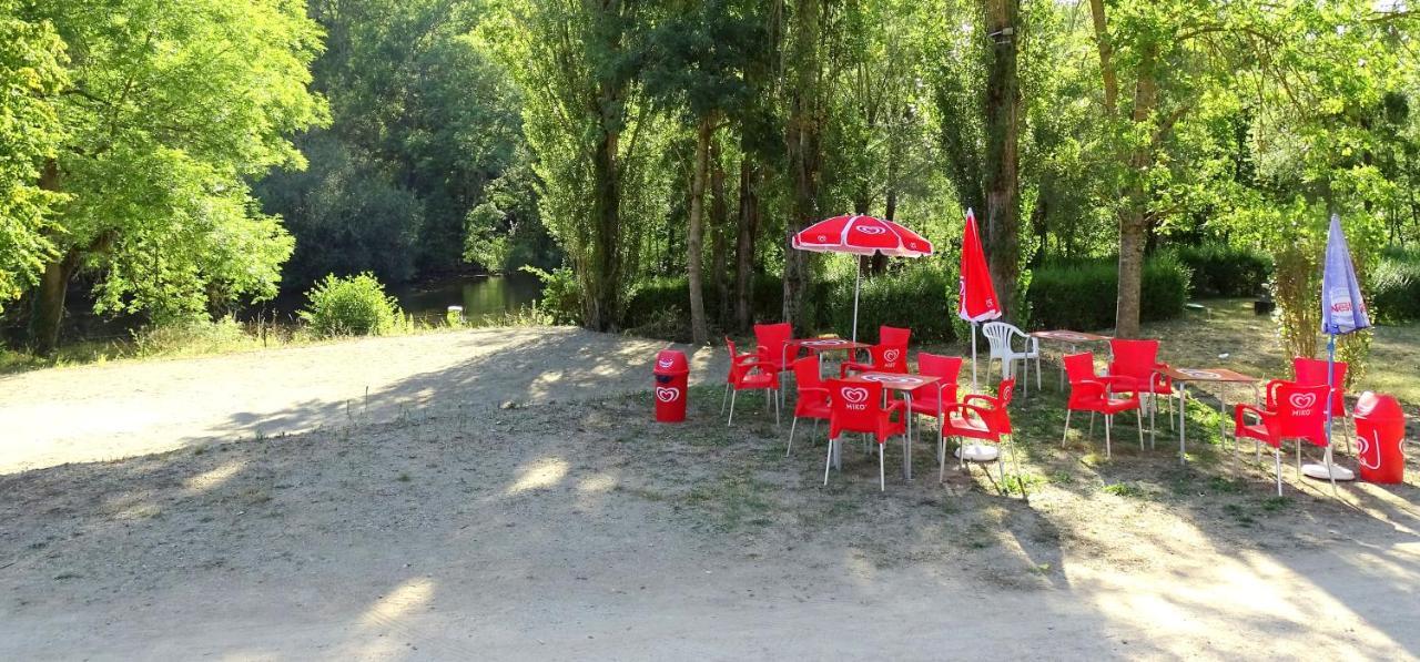 Camping Du Pont De St Gal Saint-Gal-sur-Sioule エクステリア 写真
